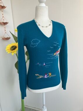Vintage 70s 80s Teal V-Neck Embroidered Novelty Beach Scene Pullover Sweater